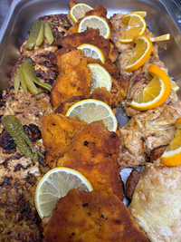 Platte mit Schnitzelchen Platte mit Schnitzelchen…