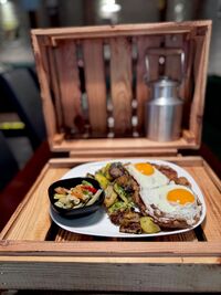 Schnitzel mit Bratkartoffeln und Ei&hellip;