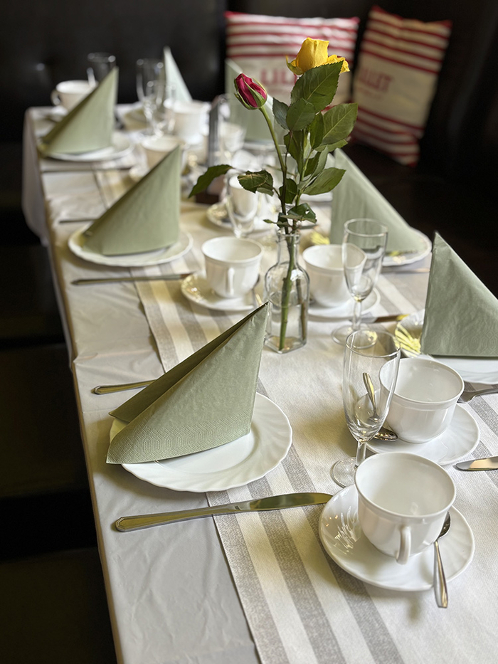 mit bis zu 83 Personen Für Geburtstage oder Jubiläen