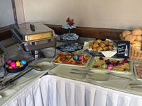 verschiedene Aufschnittplatten mit Brötchen verschiedene Aufschnittplatten mit Brötchen…