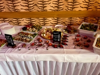 verschiedene Platten auf dem Buffett verschiedene Platten auf dem Buffett…