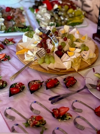 verschiedene Platten auf dem Buffett verschiedene Platten auf dem Buffett…